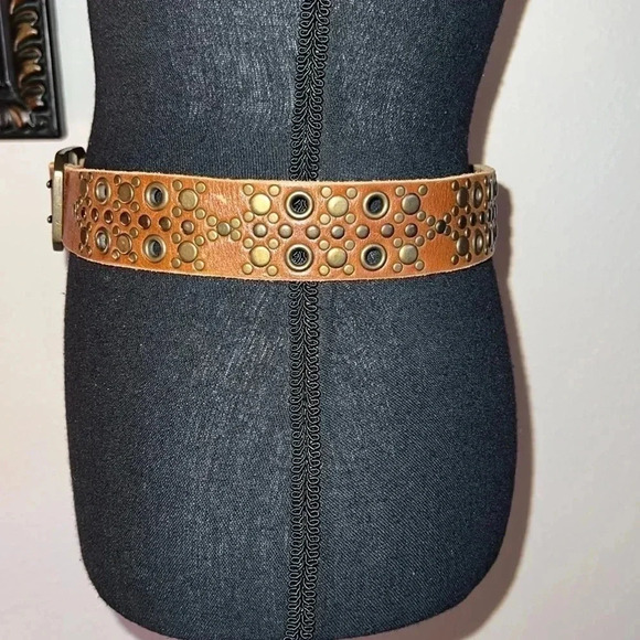 Sundance Women’s Brown Leather Belt with Rivets, Studs Size Small - Picture 5 of 14